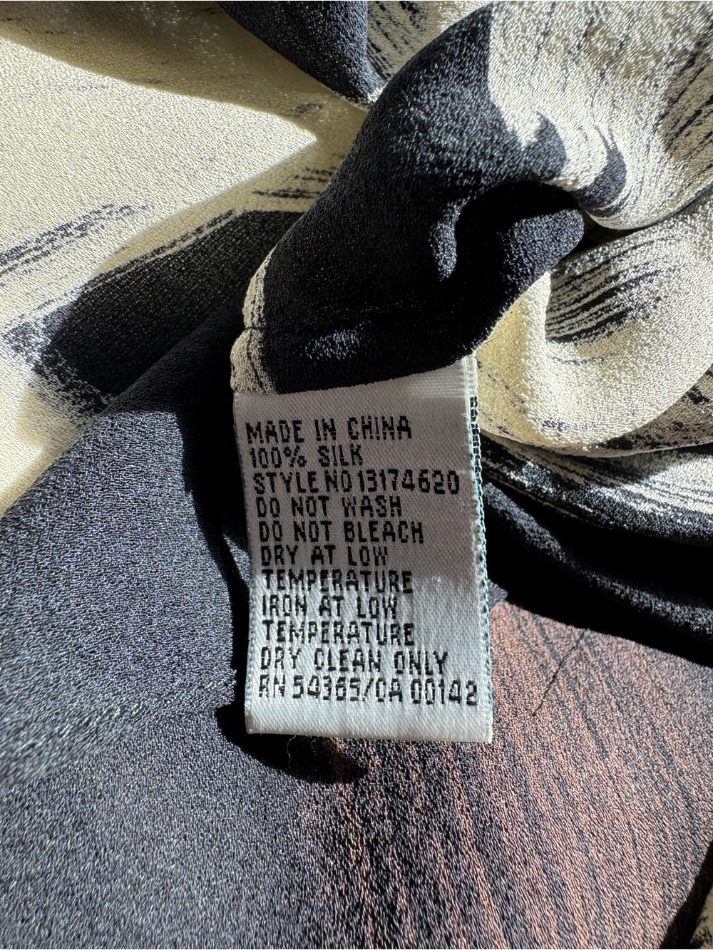 Peter Nygard 100% Silk Button Down Blouse VTG Abstract Artsy Modern Minimalist - Picture 9 of 13
